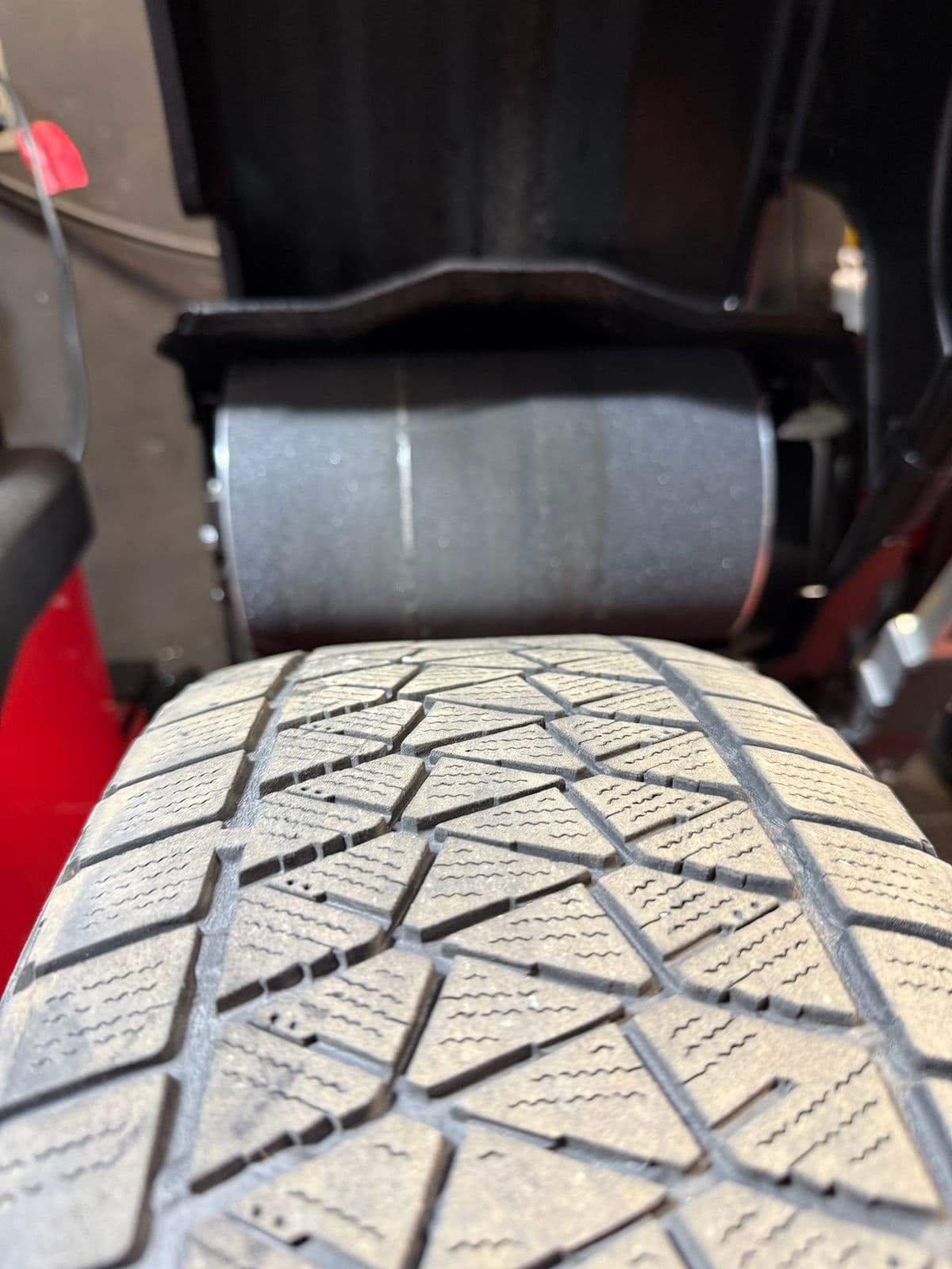 Hunter Road Force load roller pressing on a winter tire tread